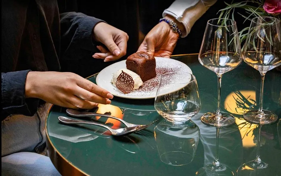 Hotel Le Roch & Paris